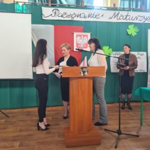 pozegnanie maturzystow23 (18)