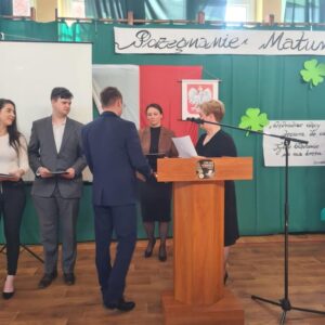 pozegnanie maturzystow23 (22)