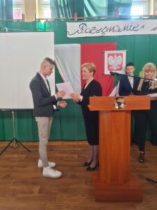 pozegnanie maturzystow23 (24)