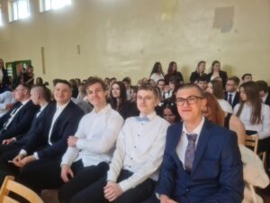 pozegnanie maturzystow23 (8)