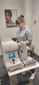 w salonie optycznym (1)