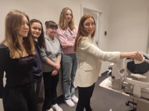 w salonie optycznym (10)