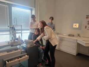 w salonie optycznym (13)