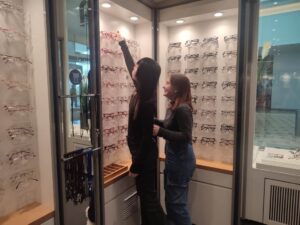 w salonie optycznym (14)
