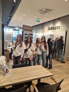 w salonie optycznym (2)