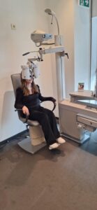 w salonie optycznym (3)