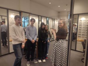 w salonie optycznym (4)