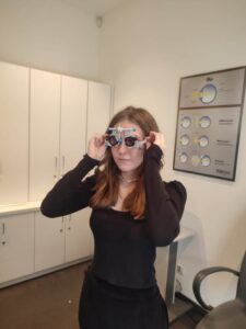 w salonie optycznym (9)