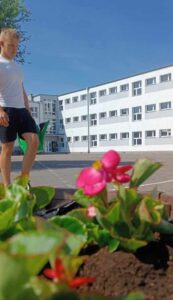 Samorządowe, coroczne upiększanie FSU 2023 24 (5)