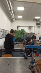 Projekt choinki z metalu (2)