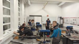 Projekt choinki z metalu (3)