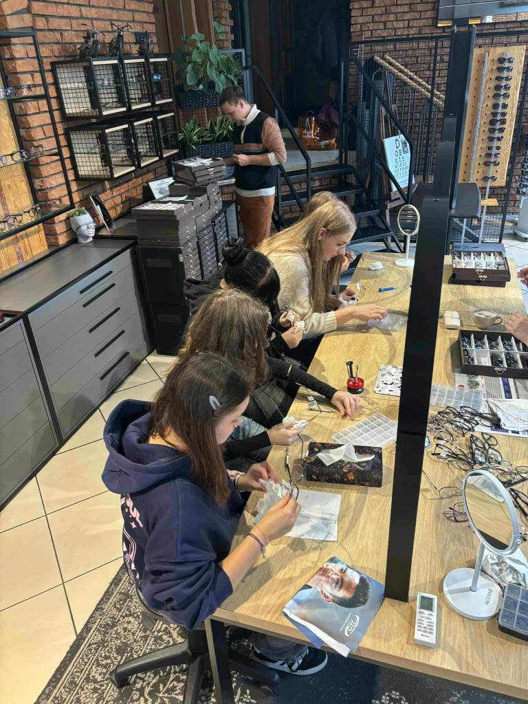 3T2 w salonie optycznym (10)