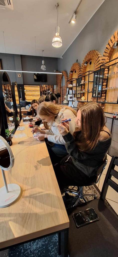 3T2 w salonie optycznym (7)