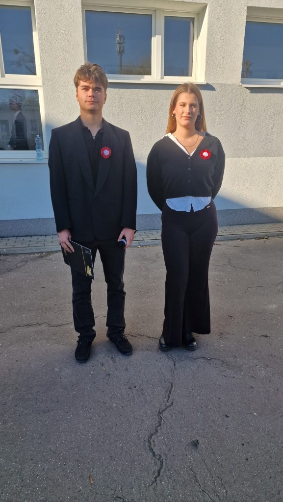 Szkoła do hymnu (1)