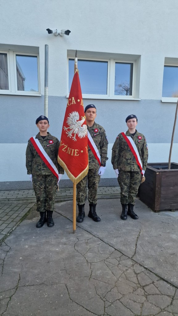 Szkoła do hymnu (11)