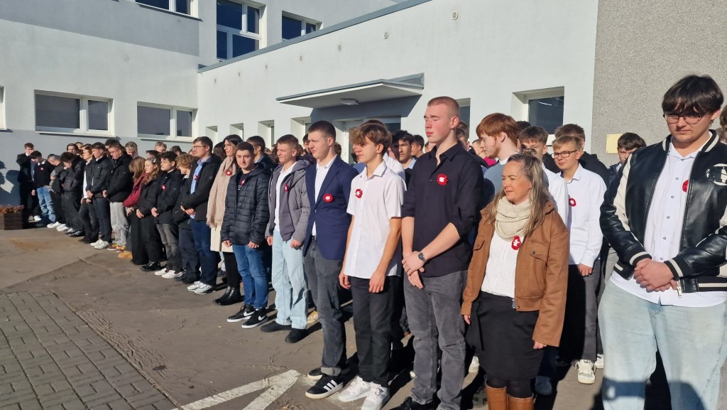 Szkoła do hymnu (12)