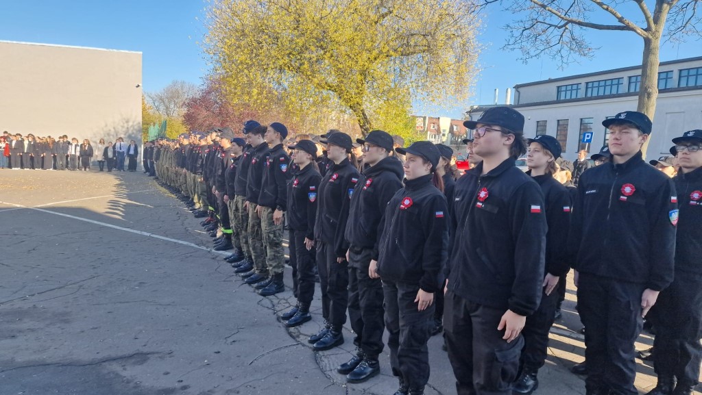 Szkoła do hymnu (3)