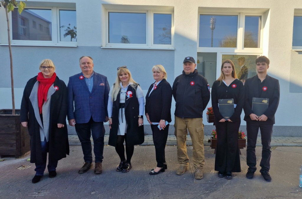 Szkoła do hymnu (4)