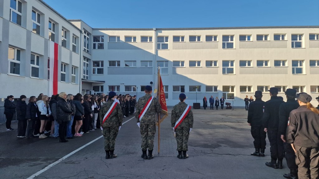 Szkoła do hymnu (9)