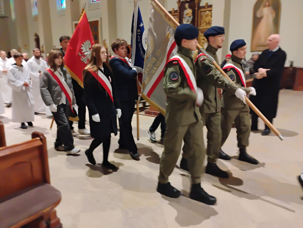 Udział naszych kadetów we mszy świętej w intencji Ojczyzny