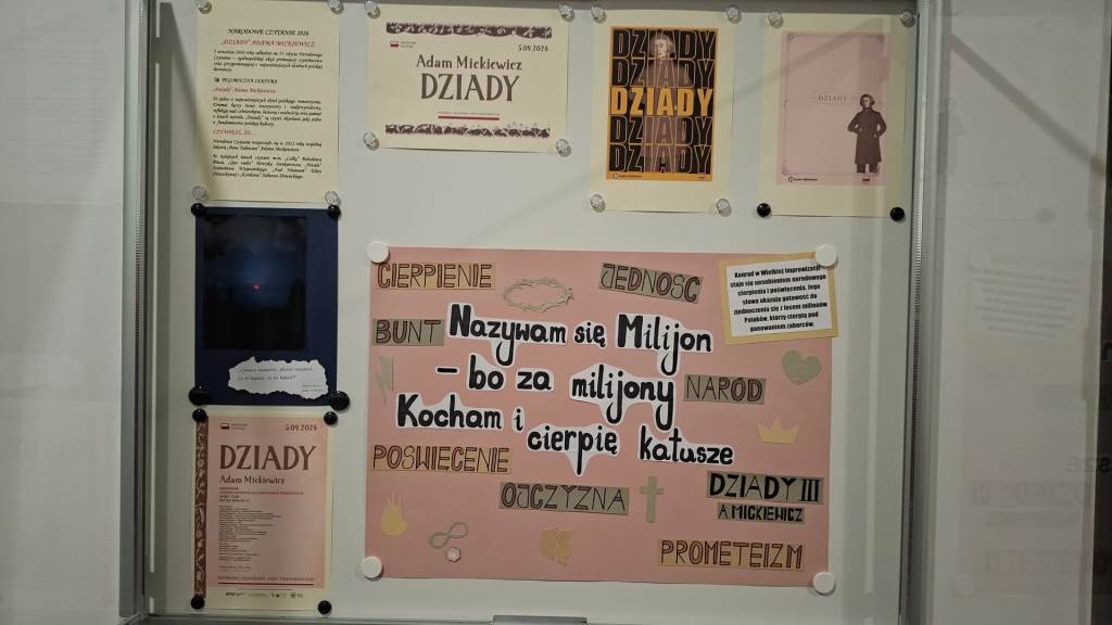 uczniowie czytają Mickiewicza (2)
